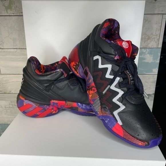 Adidas Issue #2 - Men's B-ball Kicks!